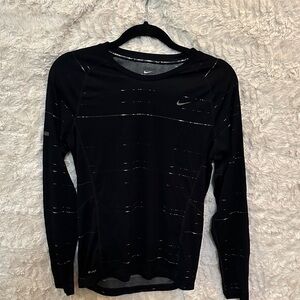 Nike Black Long Sleeve Shirt Size Small.       D
